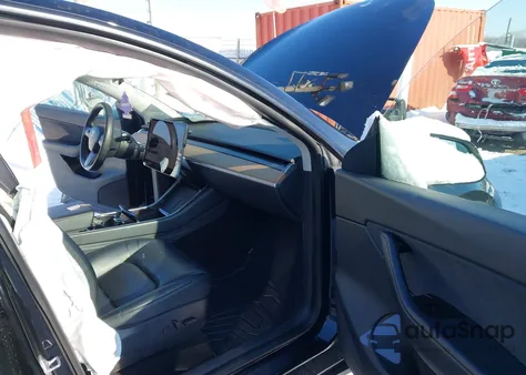 2020 Tesla Model Y Long Range Dual Motor All-Wheel Drive z USA, uszkodzony, nr VIN 5YJYGDEE0LF057668